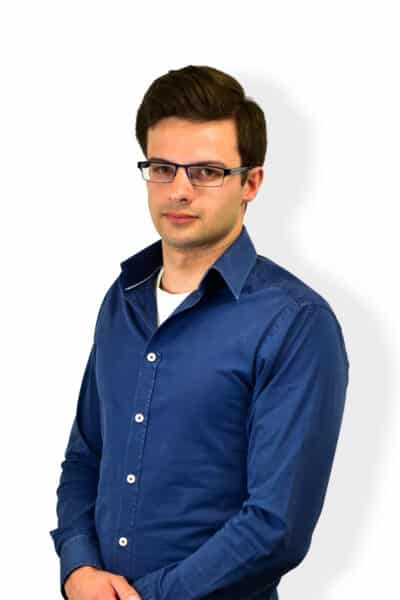 EA team photos 2022 08 400x600 1